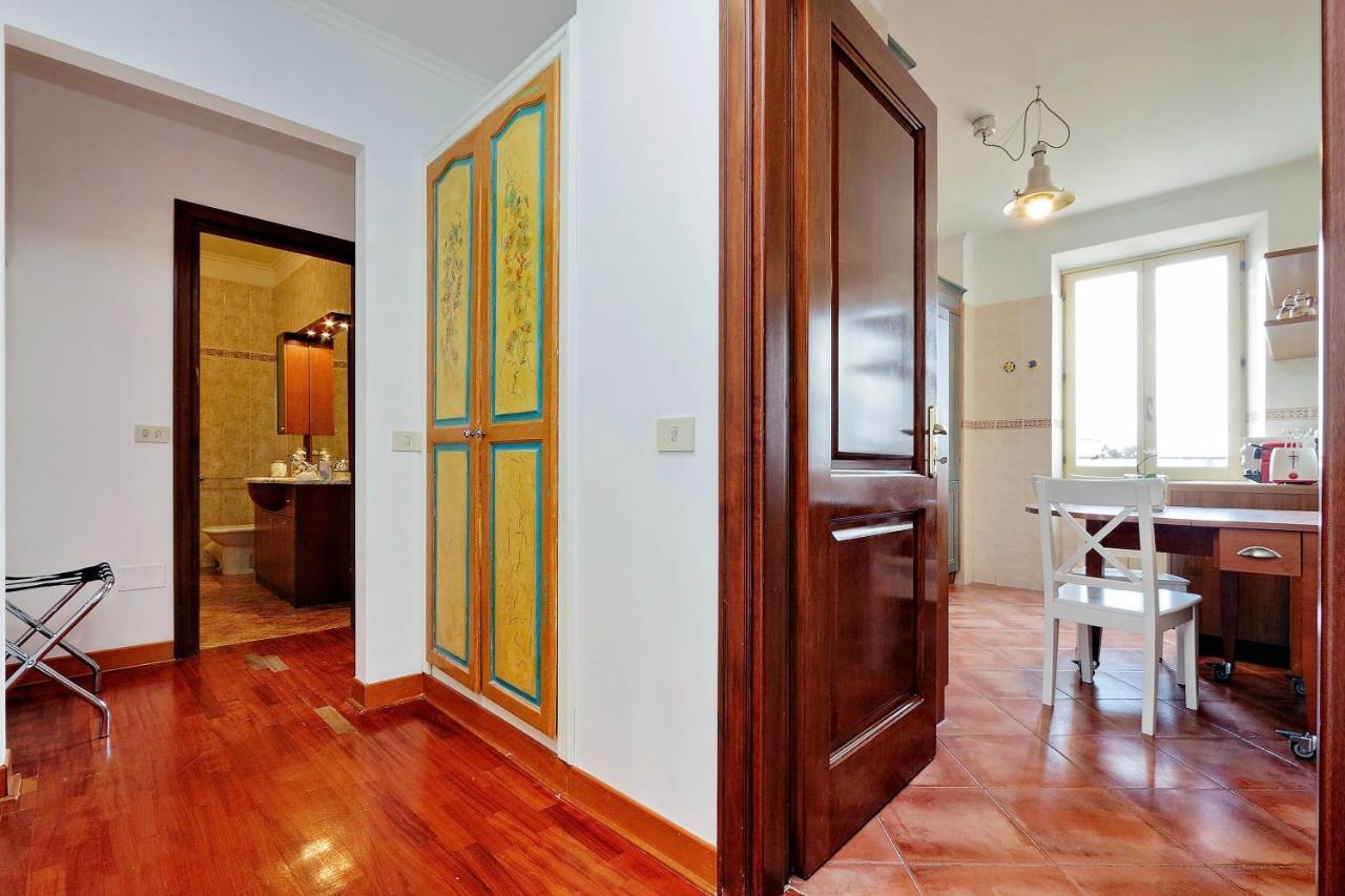רומא Colosseo Sunset Apartment מראה חיצוני תמונה
