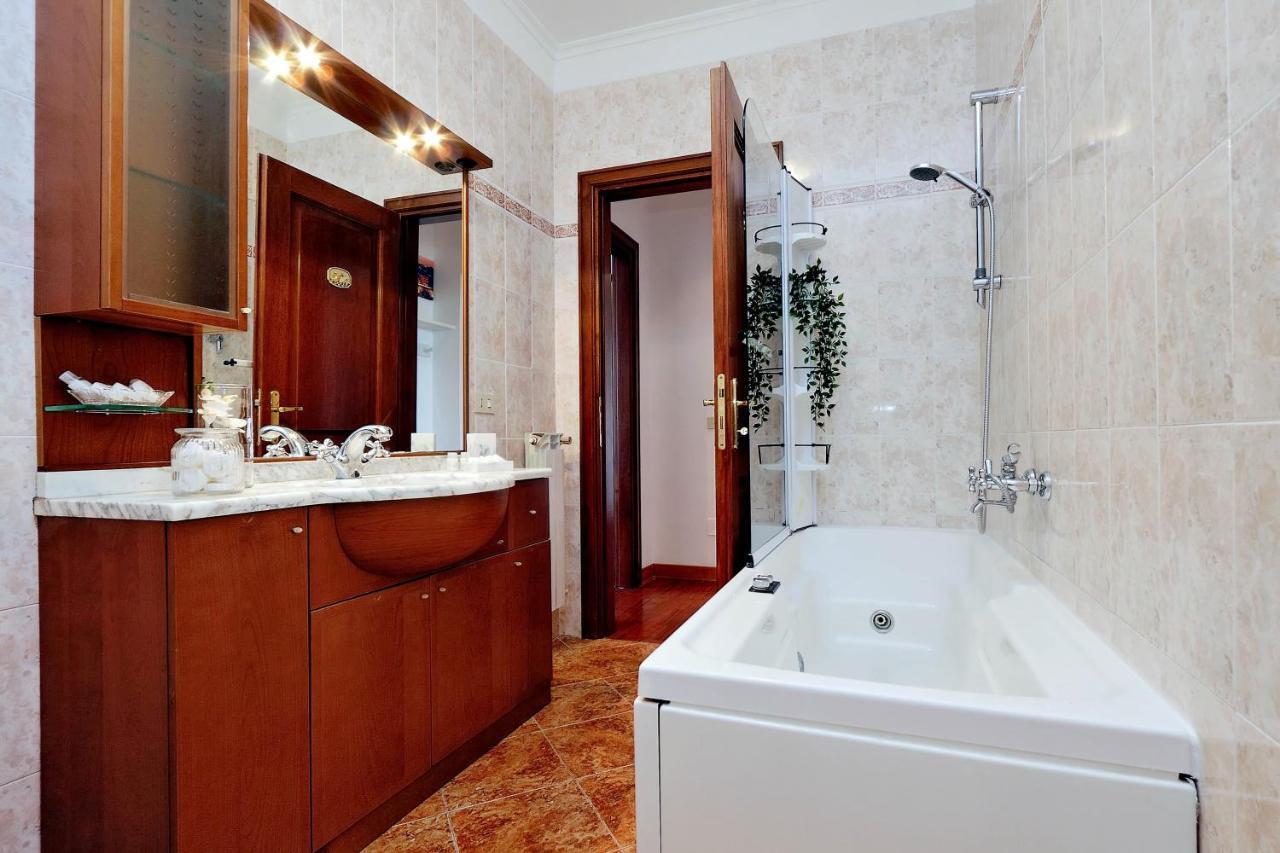 רומא Colosseo Sunset Apartment מראה חיצוני תמונה