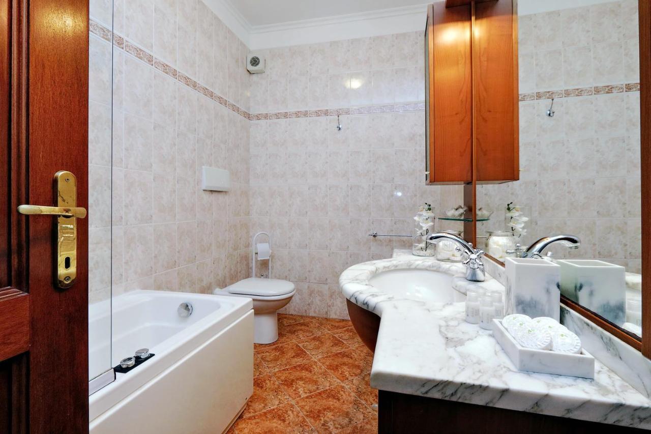 רומא Colosseo Sunset Apartment מראה חיצוני תמונה