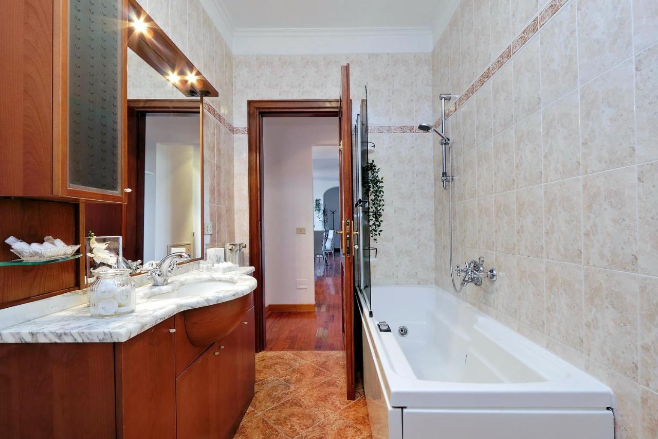 רומא Colosseo Sunset Apartment מראה חיצוני תמונה